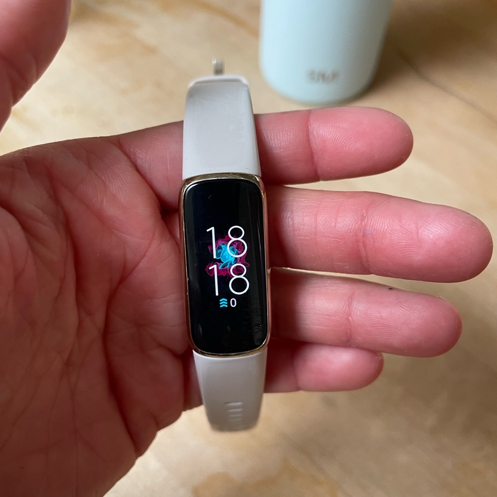 Fitbit Luxe Smartwatch